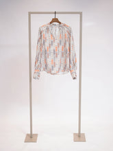 Load image into Gallery viewer, Herzen Blouse with a Geometric Print
