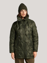 Load image into Gallery viewer, Reset Verona Quilted Jacket in Forest Green
