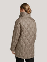 Load image into Gallery viewer, Reset Verona Quilted Jacket in Fossil
