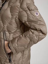 Load image into Gallery viewer, Reset Verona Quilted Jacket in Fossil
