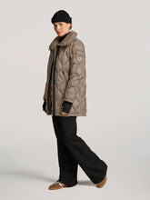 Load image into Gallery viewer, Reset Verona Quilted Jacket in Fossil
