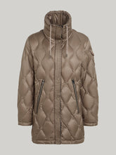 Load image into Gallery viewer, Reset Verona Quilted Jacket in Fossil
