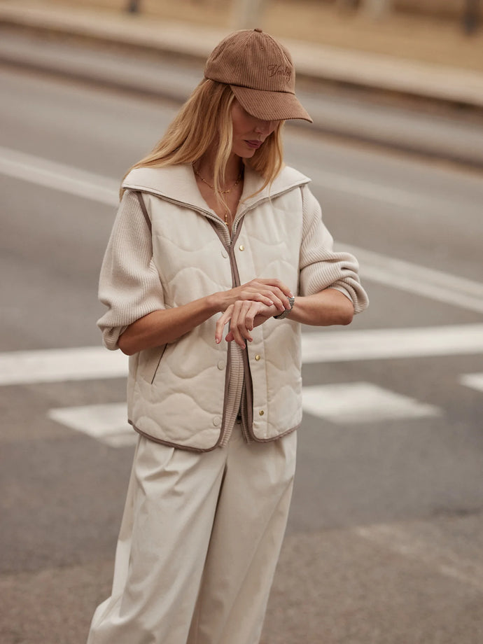 Varley Lori Reversible Gilet in Ash Taupe/ Birch