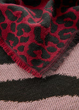 Load image into Gallery viewer, Codello Jacquad Scarf in Red
