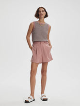 Load image into Gallery viewer, Varley Mariya Easy Pleat Short 4.5&quot; in Ash Rose
