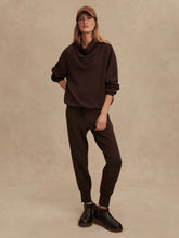 Load image into Gallery viewer, Varley Slim Pants 27.5 in Coffee Bean
