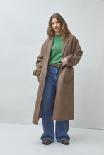 Load image into Gallery viewer, Suncoo Enjoy Jacket in Chocolate Brown
