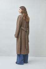 Load image into Gallery viewer, Suncoo Enjoy Jacket in Chocolate Brown
