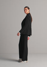 Load and play video in Gallery viewer, Riani Wide-Fit trousers in Black
