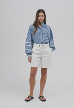 Load and play video in Gallery viewer, Dea Kudibal NitaDEA NS Blouse in Herberia Ocean
