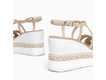 Load image into Gallery viewer, NeroGiardini E410560D in Beige
