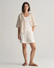 Load image into Gallery viewer, GANT Linen Pull On Shorts
