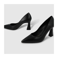 Load image into Gallery viewer, Lodi Roa Pumps in  Black
