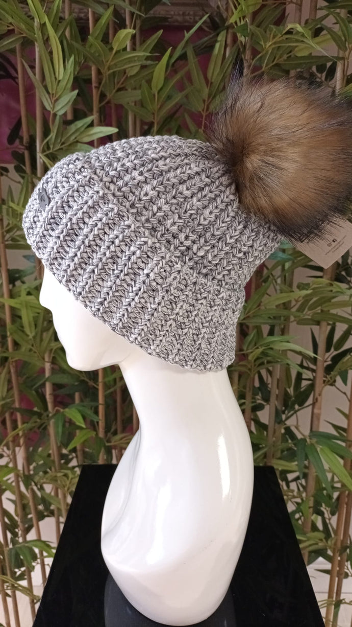 Eisabär Knitted Bobble Hat in Light Grey