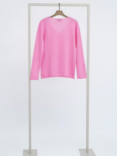 Load image into Gallery viewer, Herzen&#39;s Cashmere Slim Sweater in Pink
